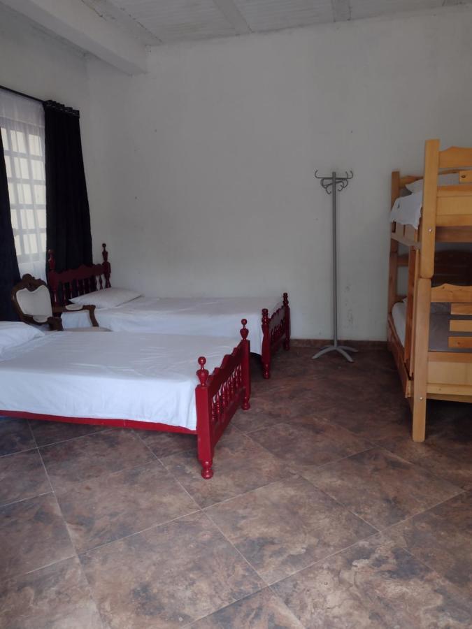 Finca clima templado, quebrada y jacuzzi; los clientes pueden usar todo el espacio y no tendrán que compartirlo con el anfitrión ni con otros huéspedes, calles en buen estado Alban  Exterior foto