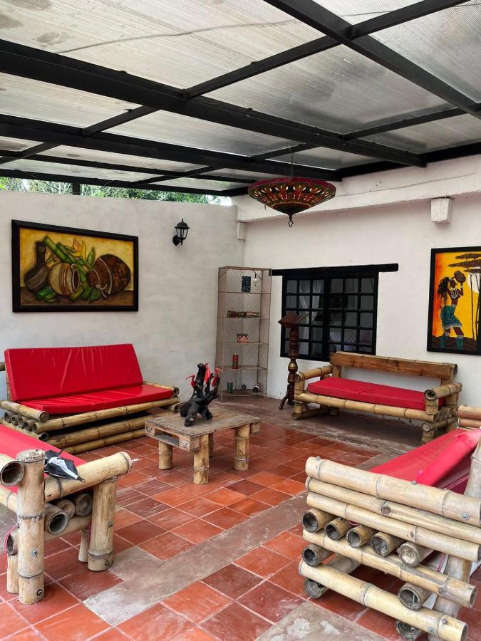 Finca clima templado, quebrada y jacuzzi; los clientes pueden usar todo el espacio y no tendrán que compartirlo con el anfitrión ni con otros huéspedes, calles en buen estado Alban  Exterior foto