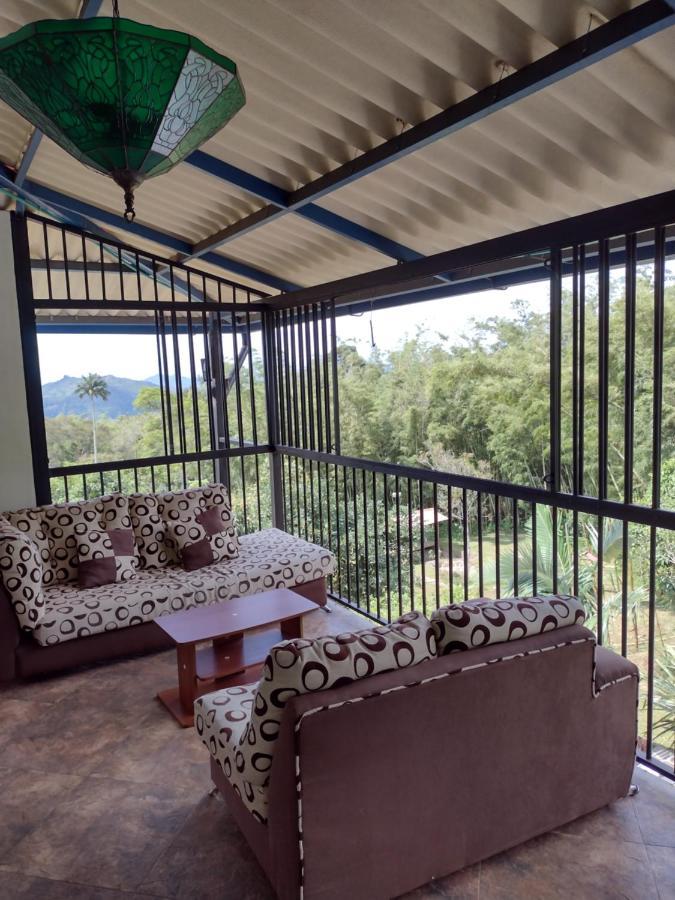 Finca clima templado, quebrada y jacuzzi; los clientes pueden usar todo el espacio y no tendrán que compartirlo con el anfitrión ni con otros huéspedes, calles en buen estado Alban  Exterior foto