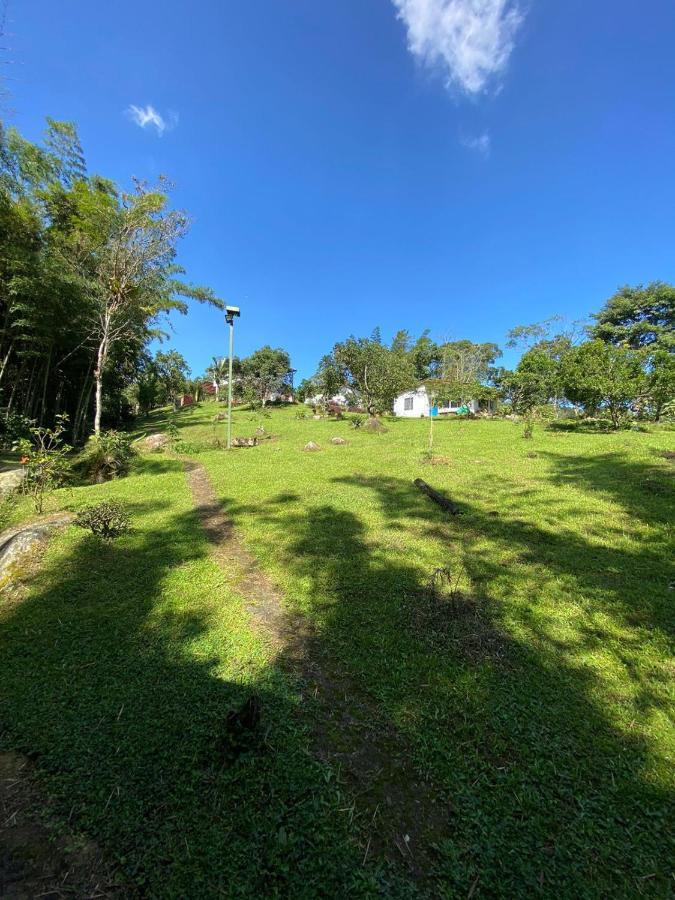 Finca clima templado, quebrada y jacuzzi; los clientes pueden usar todo el espacio y no tendrán que compartirlo con el anfitrión ni con otros huéspedes, calles en buen estado Alban  Exterior foto