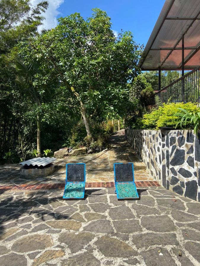 Finca clima templado, quebrada y jacuzzi; los clientes pueden usar todo el espacio y no tendrán que compartirlo con el anfitrión ni con otros huéspedes, calles en buen estado Alban  Exterior foto