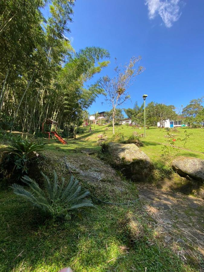 Finca clima templado, quebrada y jacuzzi; los clientes pueden usar todo el espacio y no tendrán que compartirlo con el anfitrión ni con otros huéspedes, calles en buen estado Alban  Exterior foto