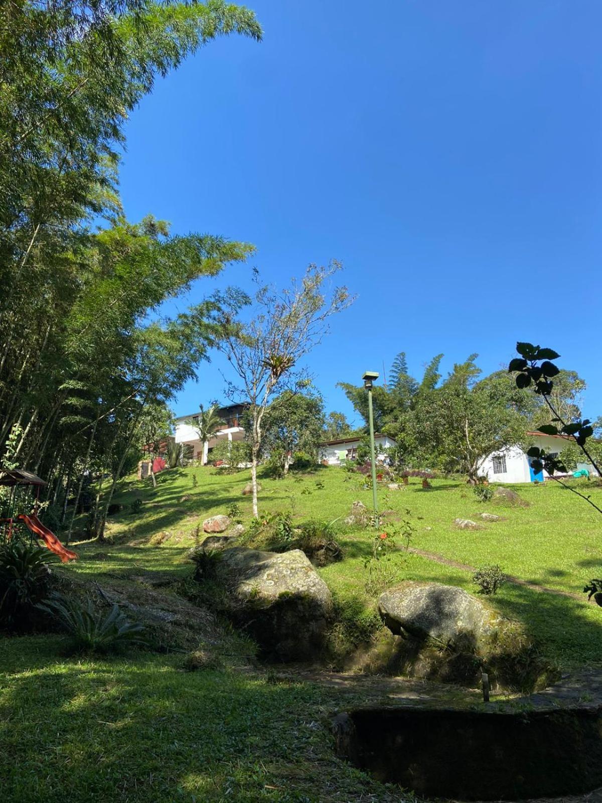 Finca clima templado, quebrada y jacuzzi; los clientes pueden usar todo el espacio y no tendrán que compartirlo con el anfitrión ni con otros huéspedes, calles en buen estado Alban  Exterior foto