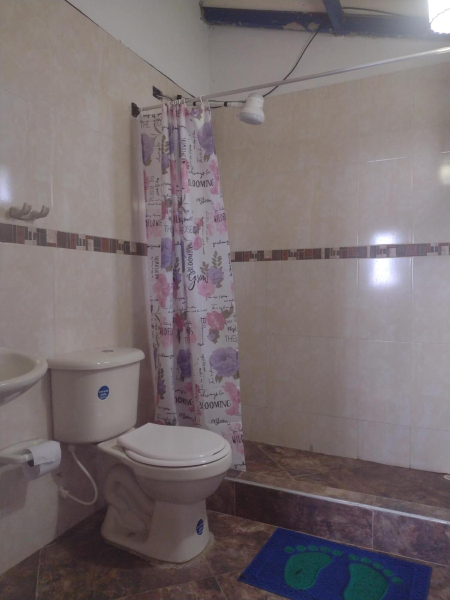 Finca clima templado, quebrada y jacuzzi; los clientes pueden usar todo el espacio y no tendrán que compartirlo con el anfitrión ni con otros huéspedes, calles en buen estado Alban  Exterior foto